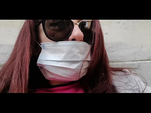 ❤️ Nicoletta rächt sich an ihrem Nachbarn und pinkelt in seine Garage (Special Covid19 Italian Quarantine) ❌ Fucking video bei uns ❌