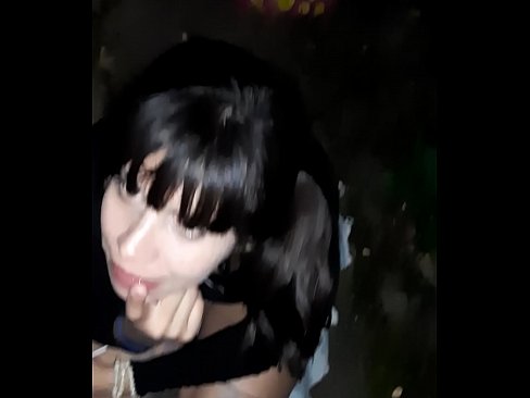 ❤️ Auf der Straße geschwollenen Penis im Austausch für Süßigkeiten ❌ Fucking video bei uns ❌