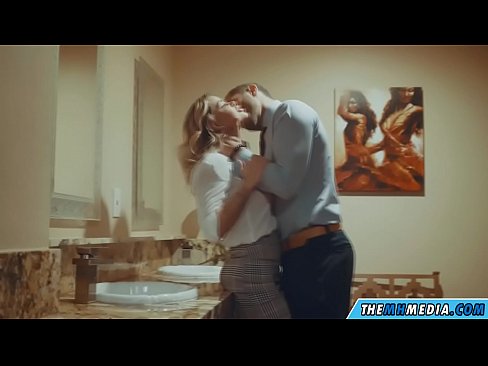 ❤️ Wenn eine vollbusige Blondine dich in einer öffentlichen Toilette verführt ❌ Fucking video bei uns ❌